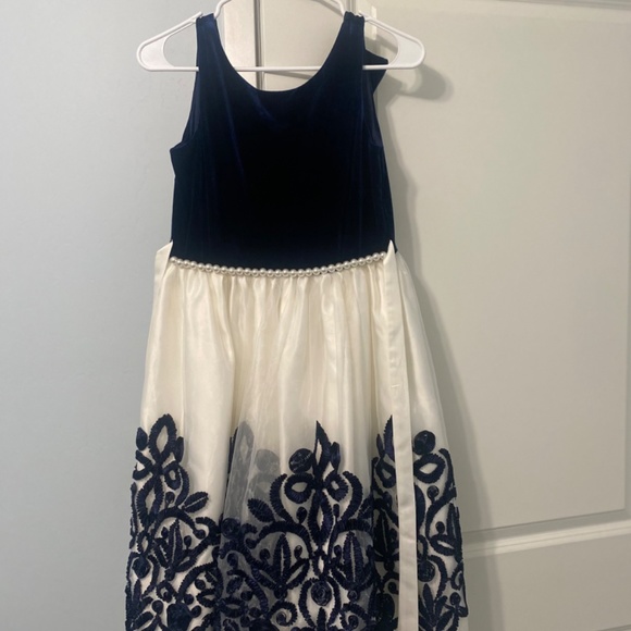 Rare editions flower girl dresses - Picture 3 of 3